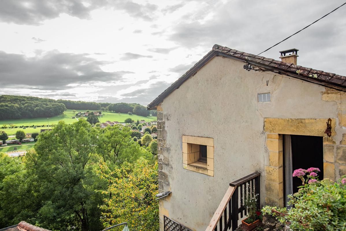 COUZE-ET-SAINT-FRONT 24150- Jolie, petite maison de village, atypique 1