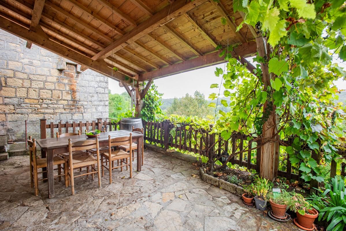 COUZE-ET-SAINT-FRONT 24150- Jolie, petite maison de village, atypique 3