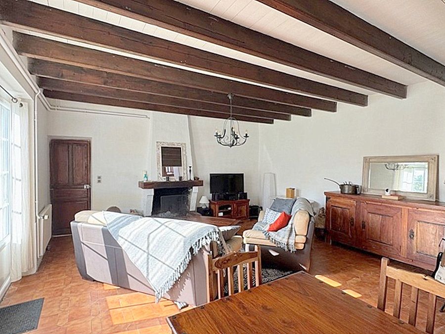 TAUGON Longère charentaise rénovée - 144 m² - 3 chambres - Piscine - Terrain 1000 m² - Bord de conche 3