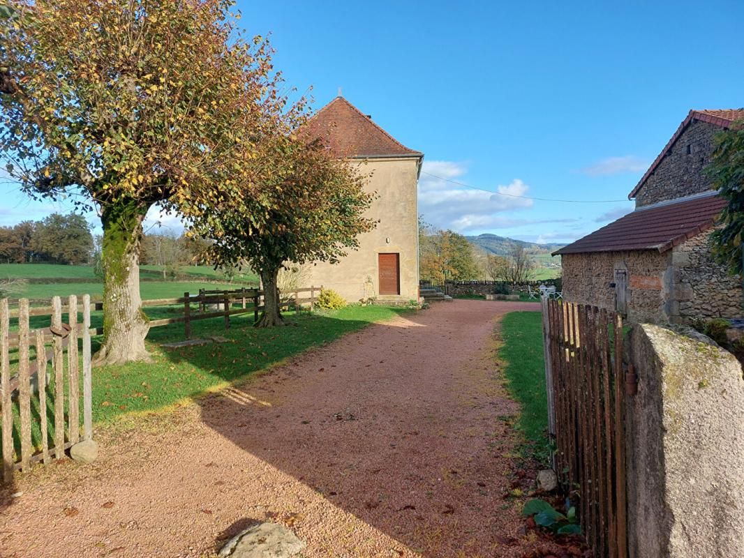 SAINT-LAURENT-EN-BRIONNAIS Maison Saint Laurent En Brionnais 5 pièce(s) 143 m2 4