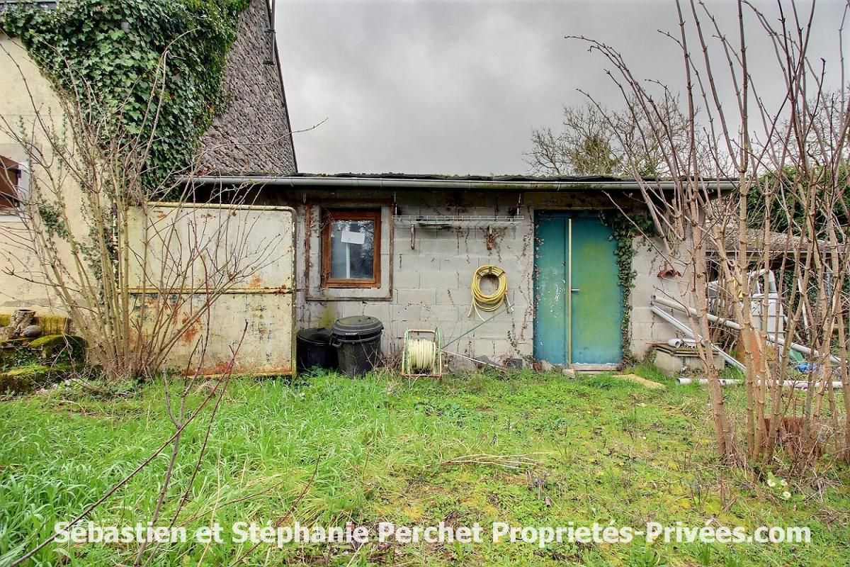 VILLAMBLAIN Maison à rénover 3 chambres sur 582 m2 de terrain 2