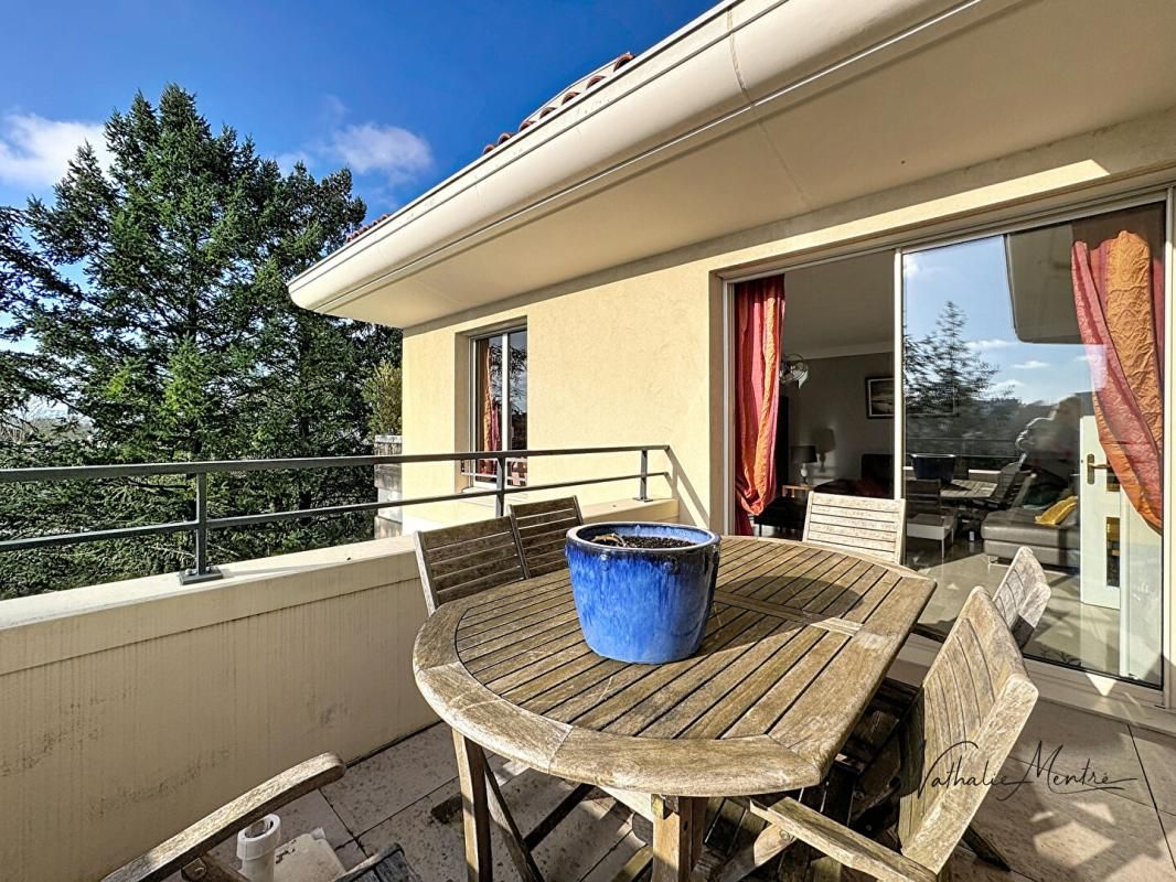 LYON-4E-ARRONDISSEMENT DUPLEX AVEC TERRASSES 5 PIECES CROIX ROUSSE PLATEAU CHAZIERE 4