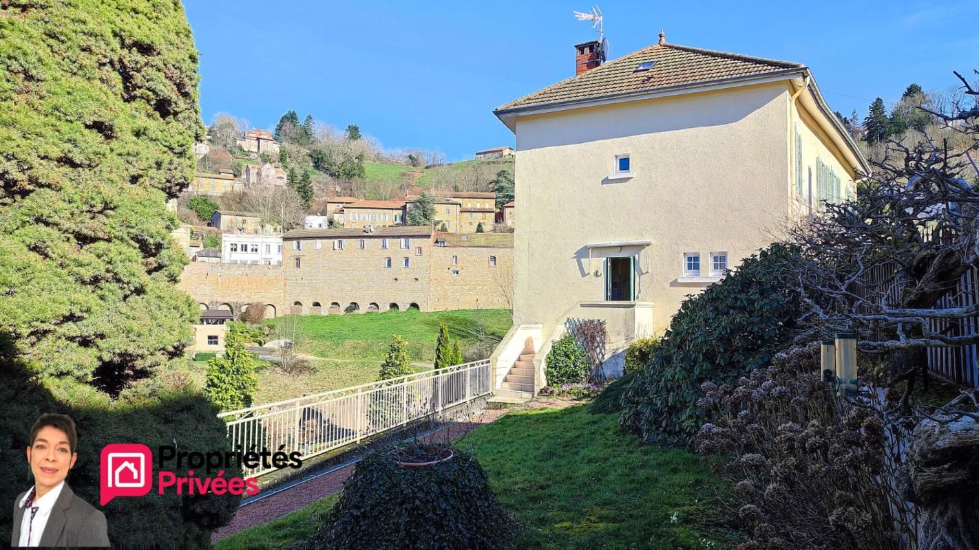 THIZY THIZY-LES-BOURGS (69240) Maison de bourg  320 m² , jardin, dépendances et garage 2