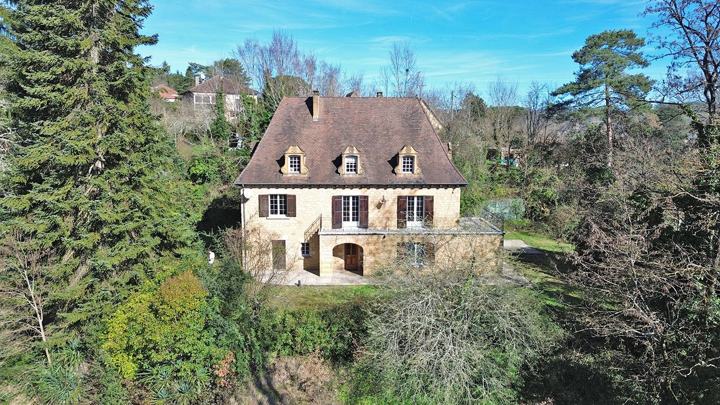 SARLAT-LA-CANEDA Maison de caractère à Sarlat avec appartement de 200 m2 1