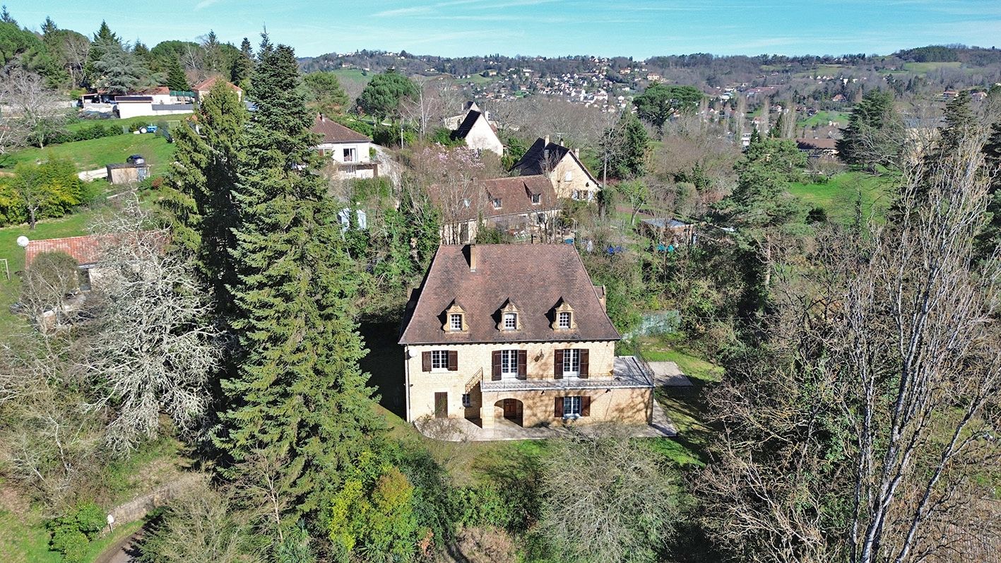 SARLAT-LA-CANEDA Maison de caractère à Sarlat avec appartement de 200 m2 2