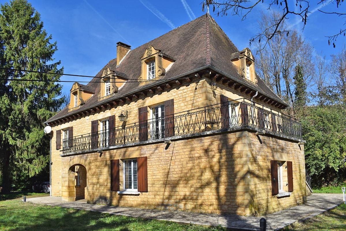 SARLAT-LA-CANEDA Maison de caractère à Sarlat avec appartement de 200 m2 3