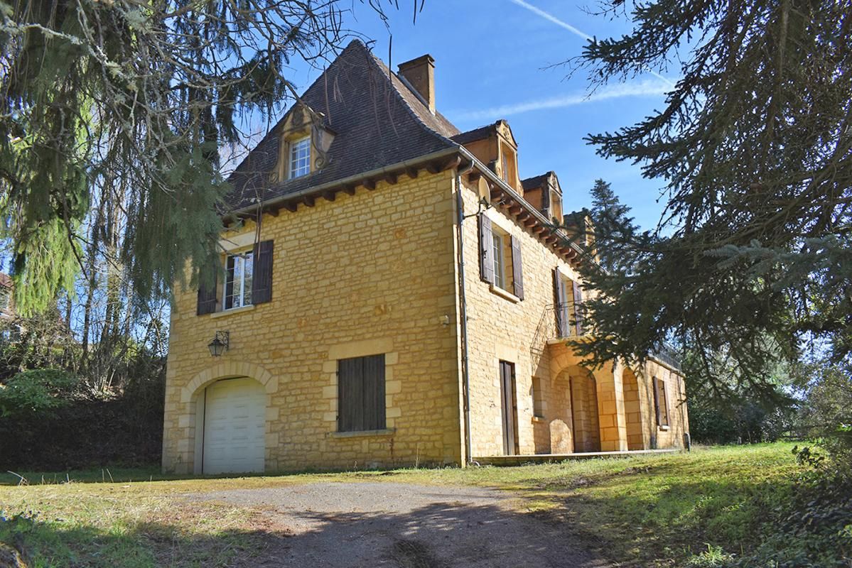 SARLAT-LA-CANEDA Maison de caractère à Sarlat avec appartement de 200 m2 4