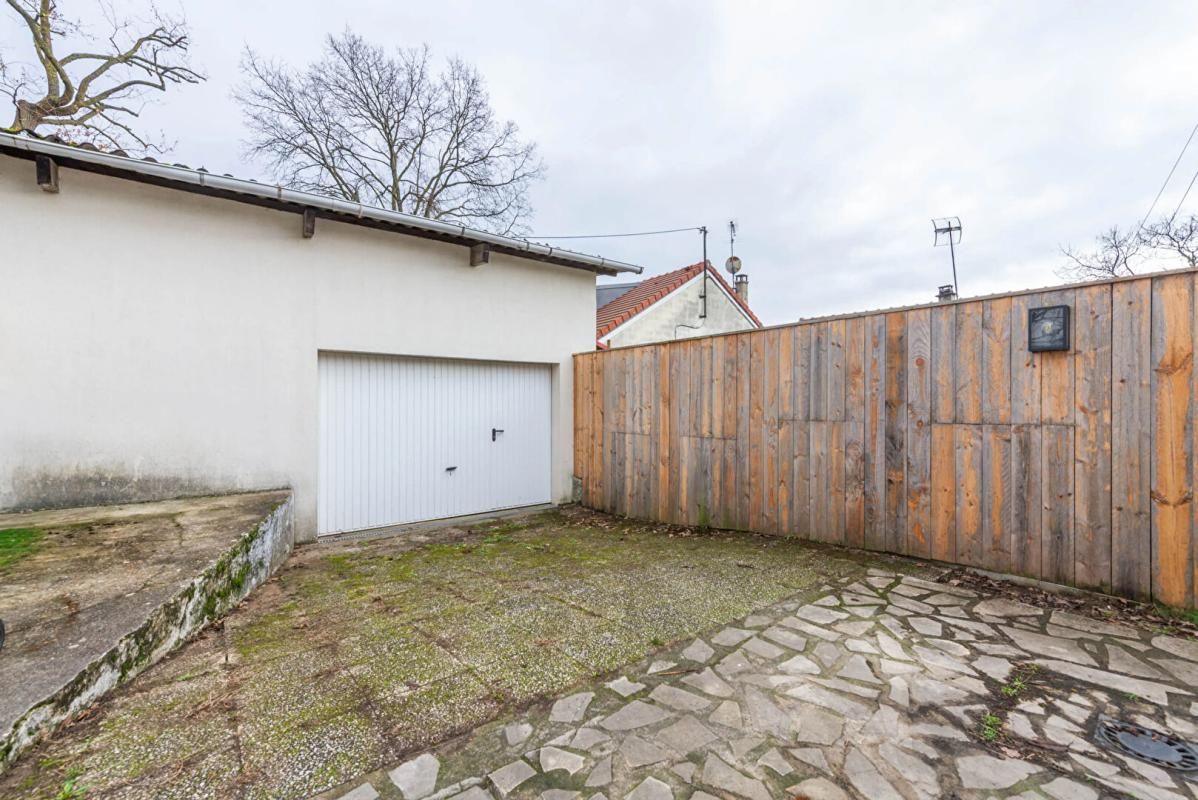 HOUILLES Maison pleine de charme de 97m2 au sol 2