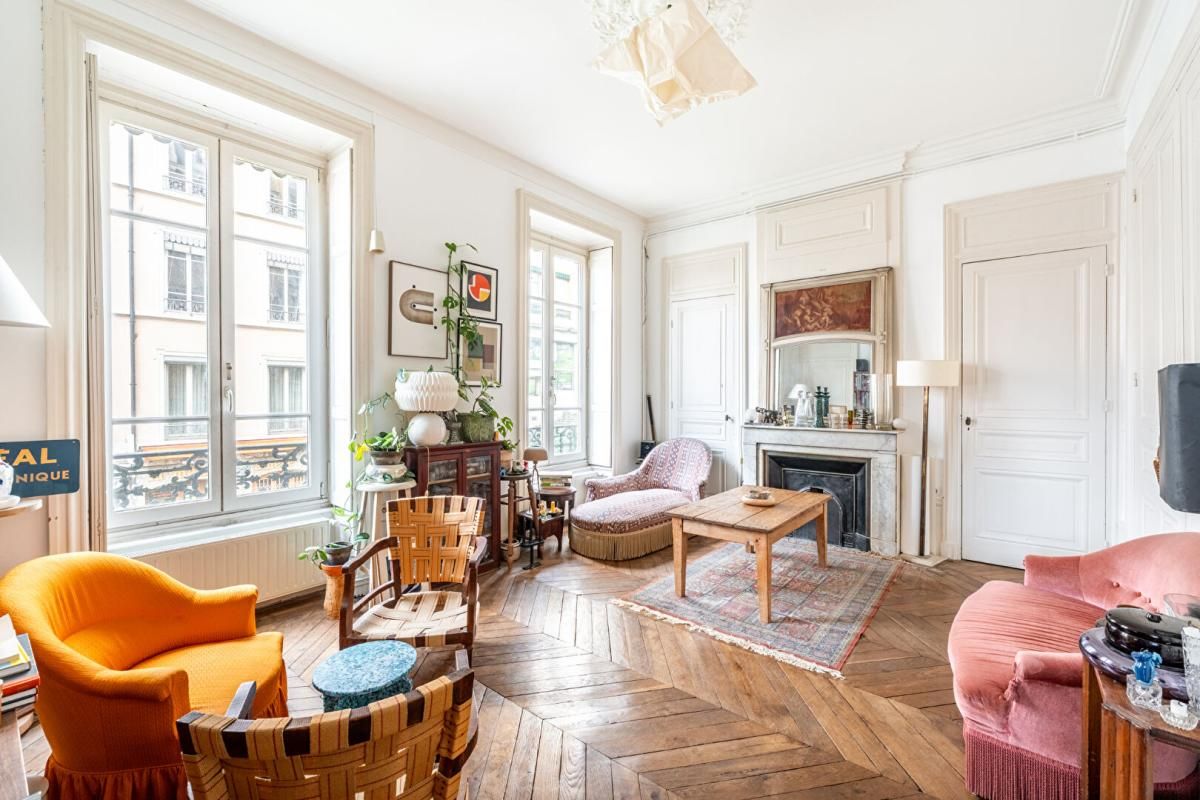 LYON-1ER-ARRONDISSEMENT En Exclusivité à deux pas de l'agréable place Sathonay. T3 de 74,08m² au sein d'un immeuble avec ascenseur 2