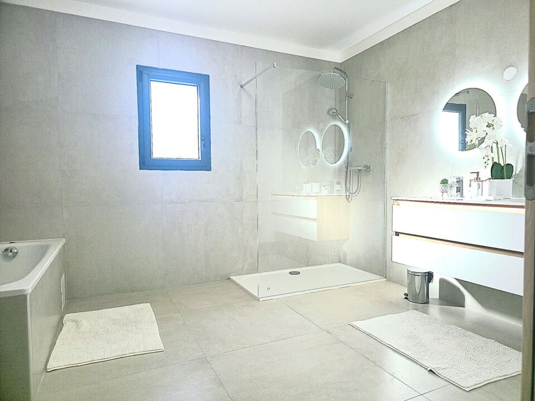 LA GARDE Superbe maison contemporaine A 995000EUR DE145 m² Piscine Terrain 350 m² 3