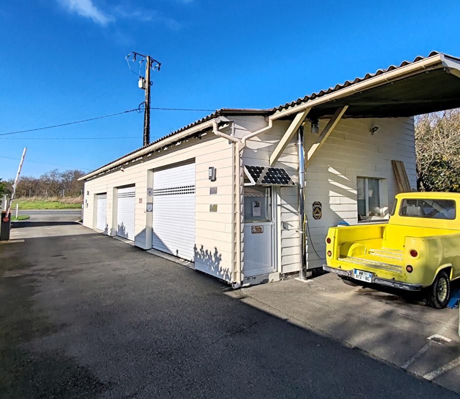 ANGLIERS Angliers ;Garage 97 m2 avec carport 3
