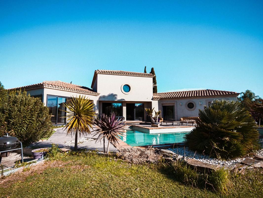 Incroyable villa de haut standing  de 205 m² sur un terrain de 2000 m² avec piscine