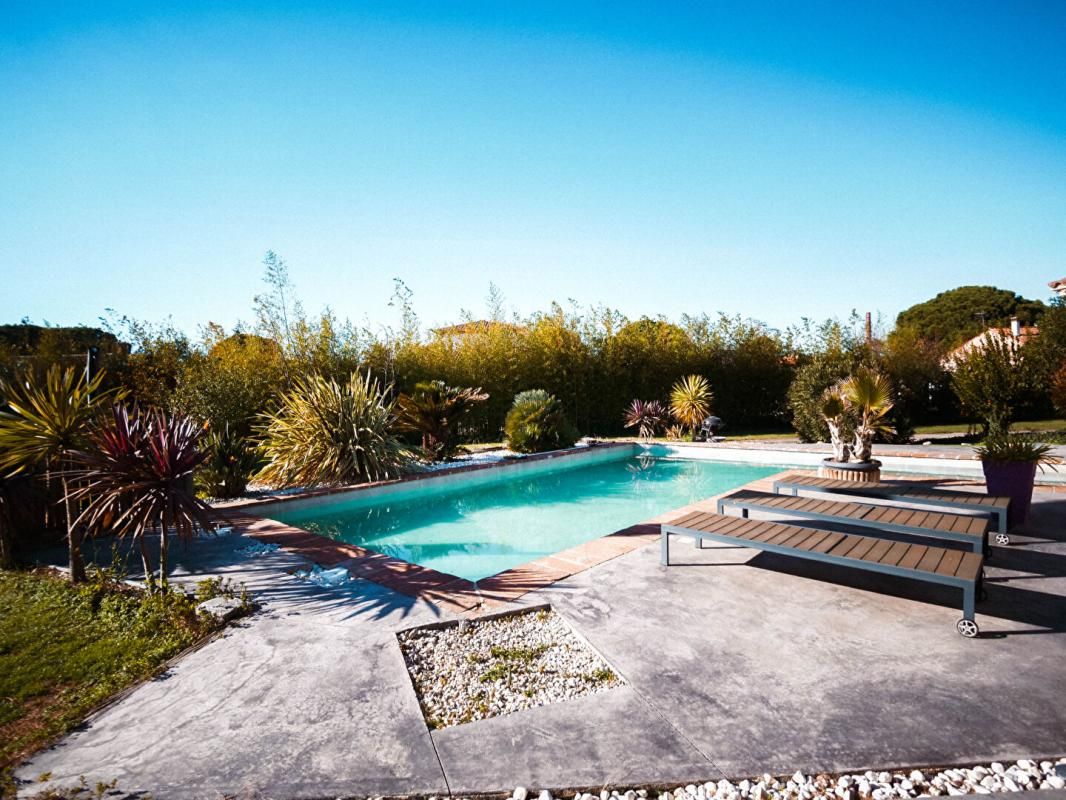 SAINT-FELIU-D'AVALL Incroyable villa de haut standing  de 205 m² sur un terrain de 2000 m² avec piscine 3