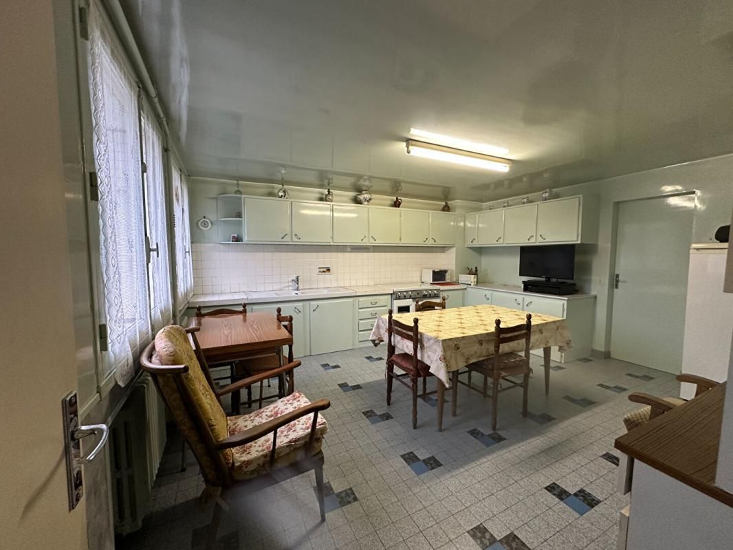 LUCAY-LE-MALE Maison de bourg à Luçay le mâle 4