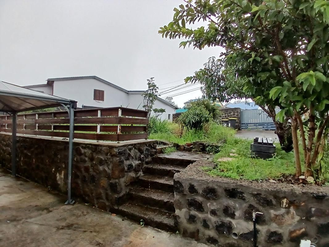 LE TAMPON Maison entièrement rénovée de 90 m² sur 480 m² située au 14ème km du Tampon 1