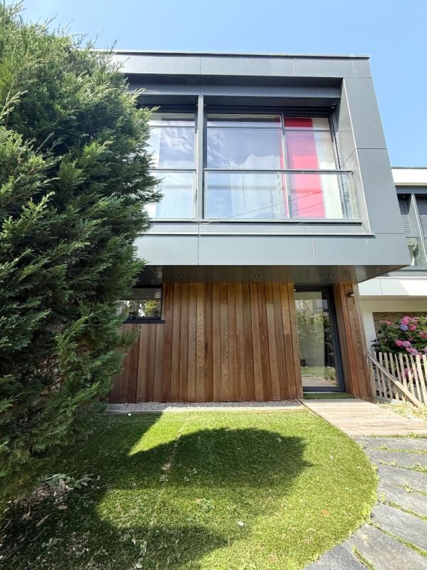 LA BAULE-ESCOUBLAC LA BAULE Maison contemporaine d'exception, Emplacement premium. A pied de la Place du marché et des commerces, 5 chambres 3