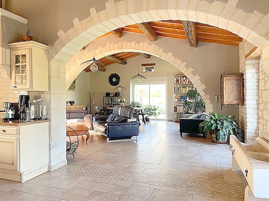 TAUGON Charentaise d'exception - Authenticité, volumes et cadre naturel préservé 2