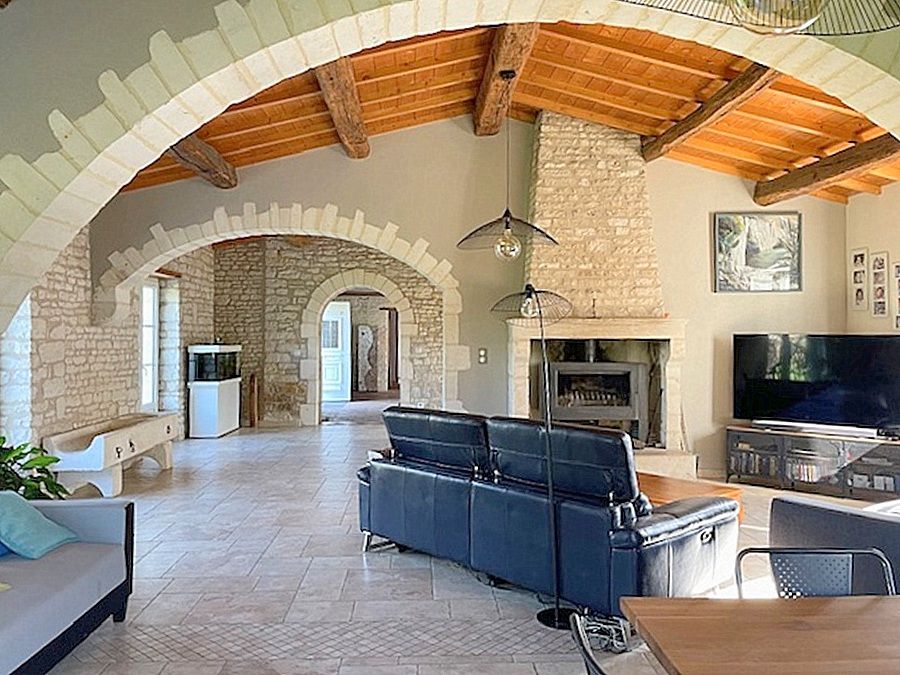 TAUGON Charentaise d'exception - Authenticité, volumes et cadre naturel préservé 3