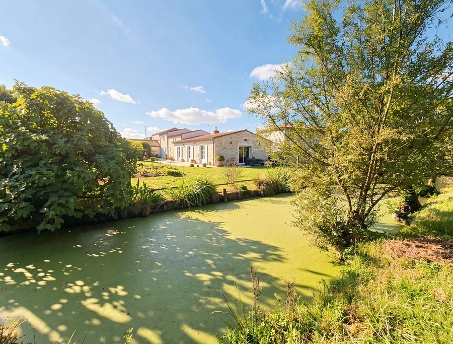 TAUGON Charentaise d'exception - Authenticité, volumes et cadre naturel préservé 4