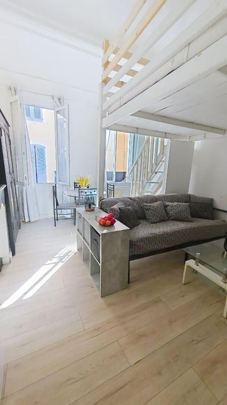 DRAGUIGNAN Studio style haussamien Meublé 3