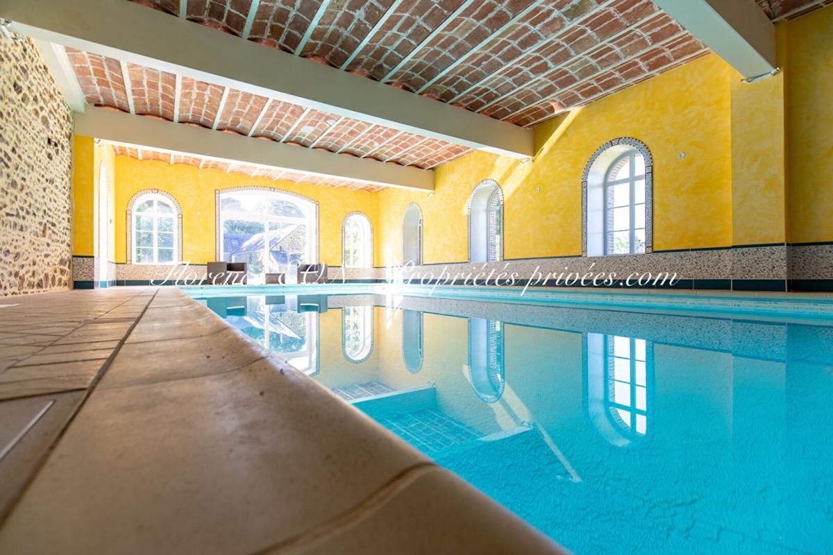 ERNEE Maison  20 pièce(s) 945 m2 3