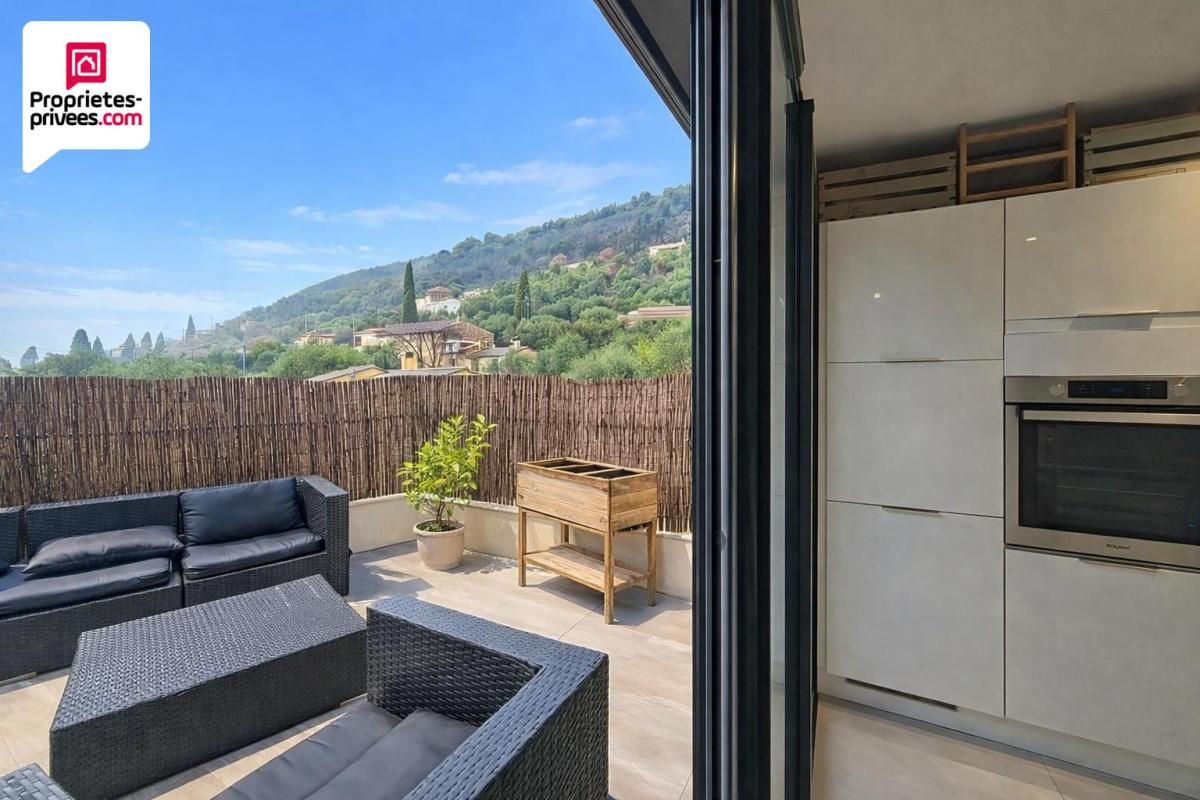 TRES BEL Appartement 3 pièces 65 m2 au 1er et dernier étage avec grande terrasse