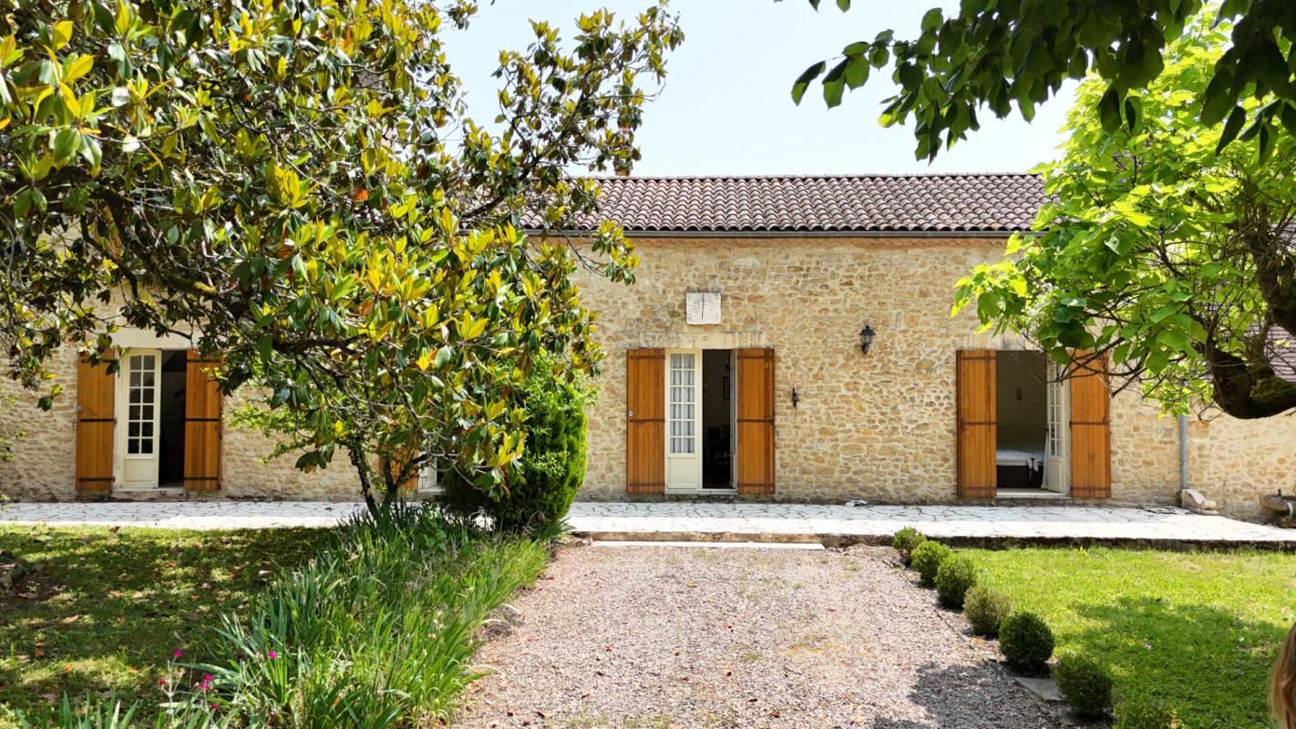 COUX-ET-BIGAROQUE Maison lumineuse avec 4 chambres et piscine 2