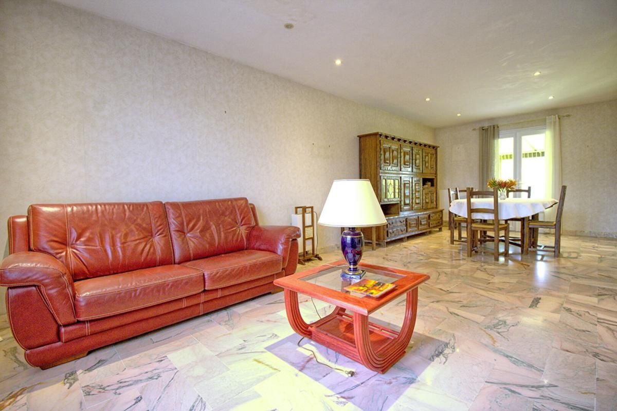 LE PLESSIS-MACE MAISON DE PLAIN PIED AU PLESSIS MACE, 6 PIECES ET 140 m2 3