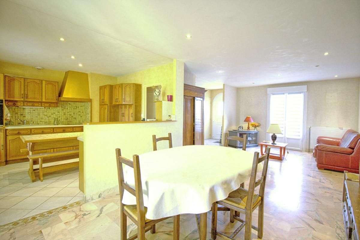 LE PLESSIS-MACE MAISON DE PLAIN PIED AU PLESSIS MACE, 6 PIECES ET 140 m2 4