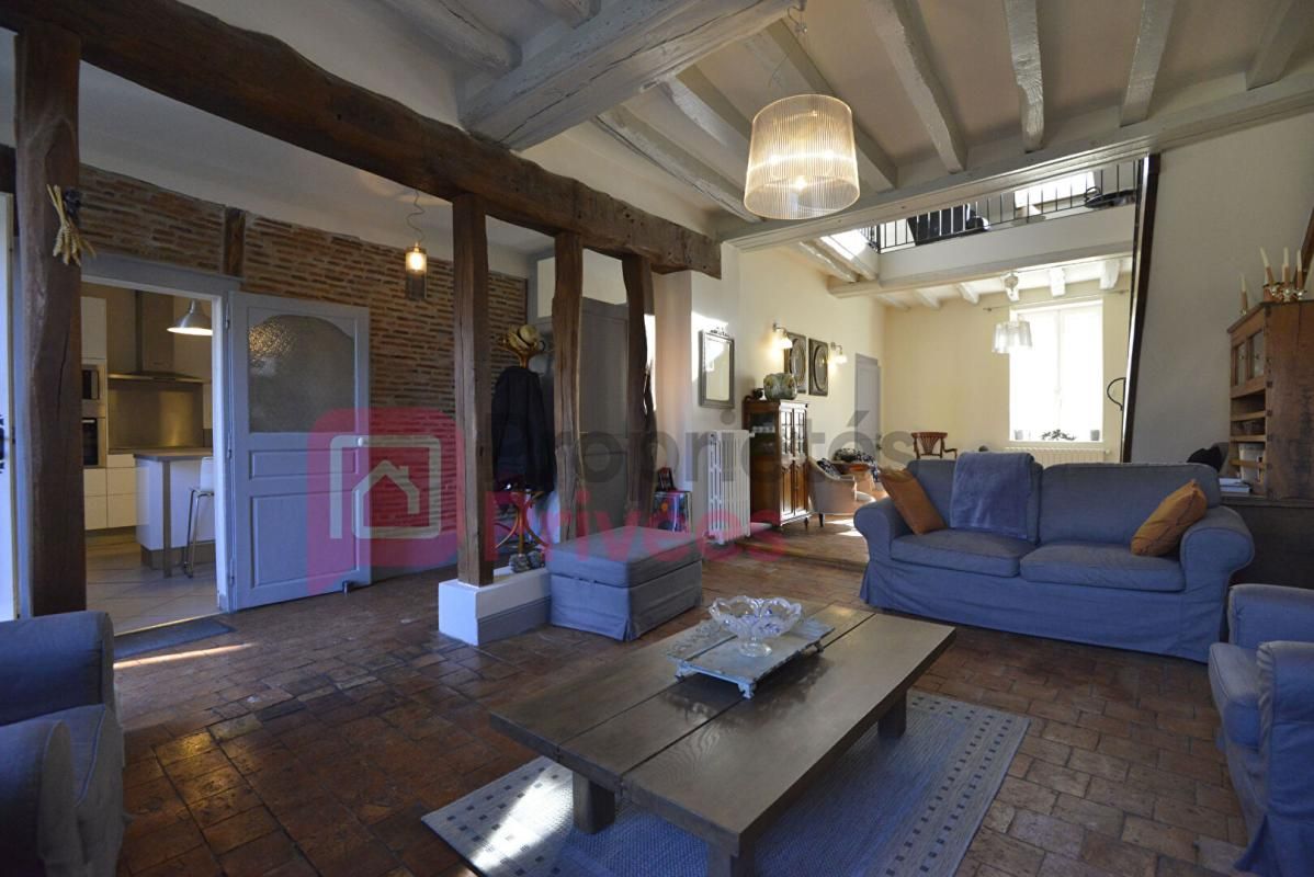 COSNE-COURS-SUR-LOIRE Maison ancienne centre ville 4 chambres avec jardin 2