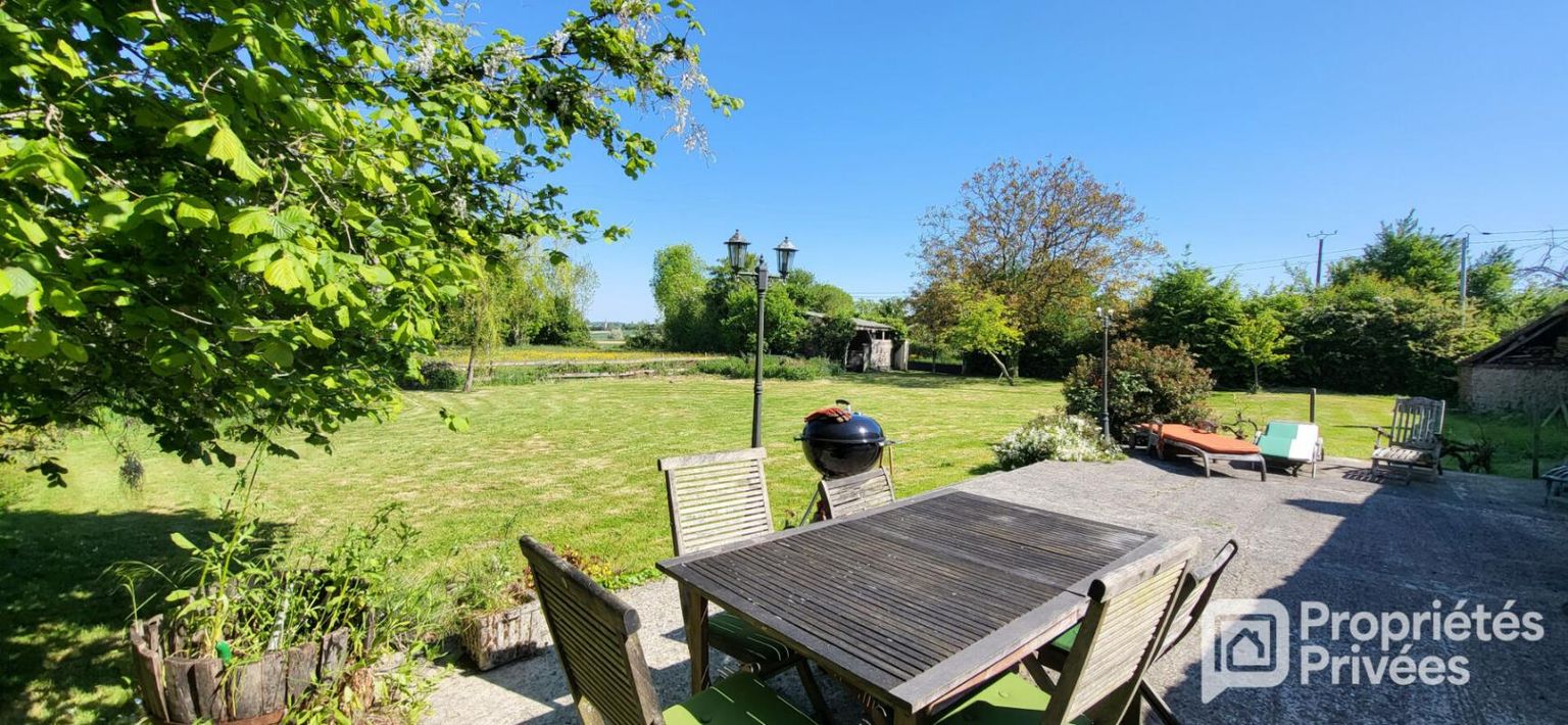 SAINT-MAURICE-LES-CHARENCEY Longère Vue prairie 2