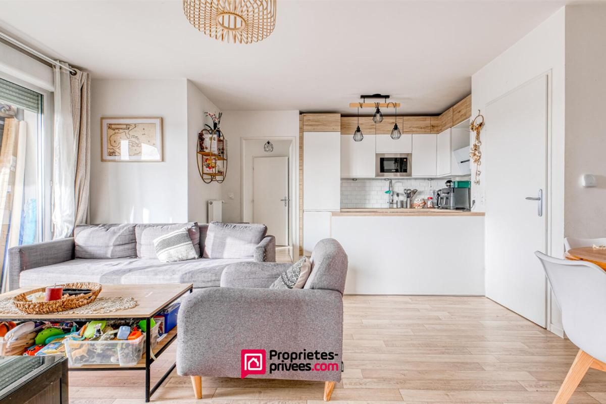 GAGNY Très beau 4 pièces lumineux avec terrasse 22 m² et parking ? Gare RER E à pied 3