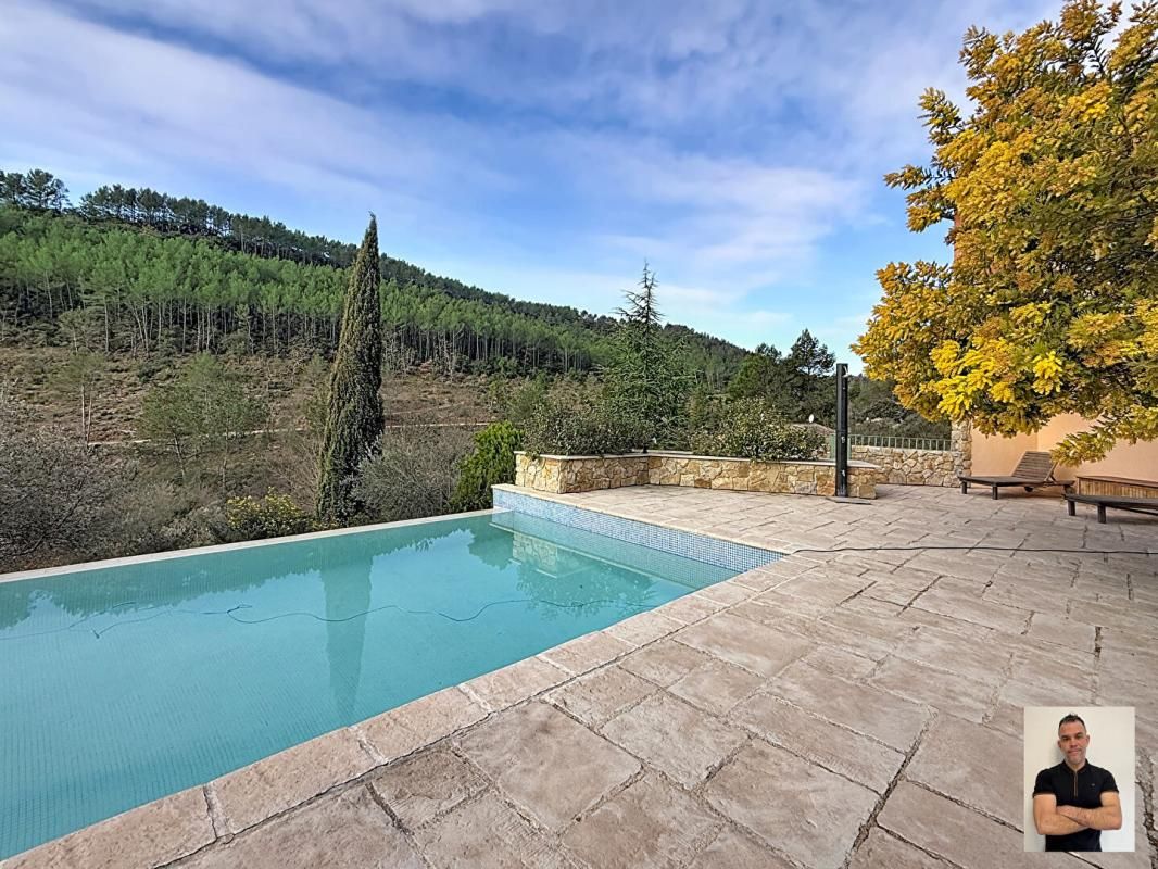 VINS-SUR-CARAMY VINS-SUR-CARAMY Propriété familiale avec vue panoramique, piscine à débordement et 6 300 m² de terrain 2