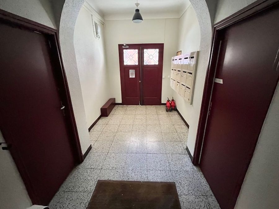 Opportunité d'investissement comprenant 3 lots, 1 appart T2, un local , et un parking  de 350 m²