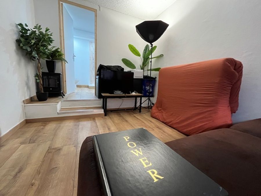 PERPIGNAN Opportunité d'investissement comprenant 3 lots, 1 appart T2, un local , et un parking  de 350 m² 4