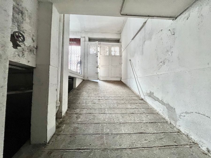 PERPIGNAN Opportunité d'investissement comprenant 2 lots, 1 appart T2, un parking  de 350 m² 3