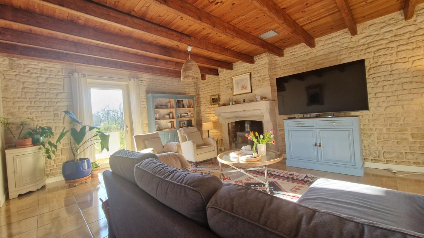 MOUGON-THORIGNÉ Maison Aigondigne 7 pièce(s) 204 m2 3