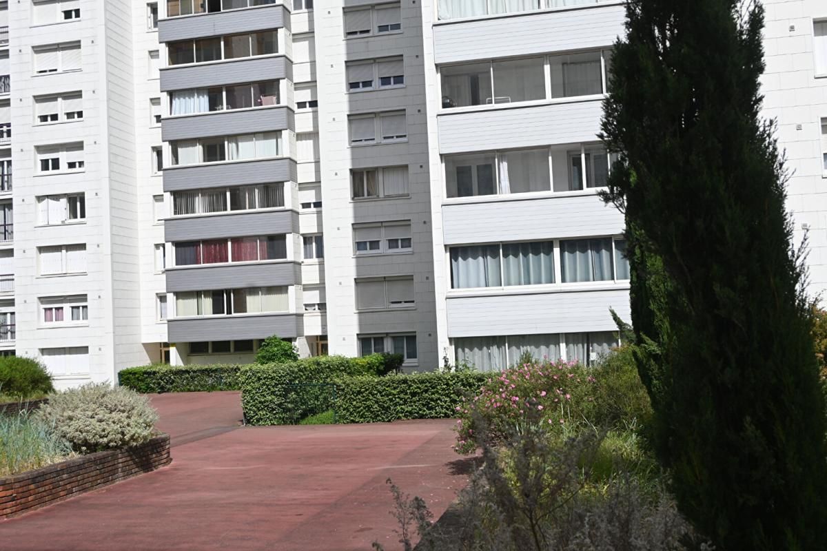 SAINT-PIERRE-DES-CORPS A VENDRE APPARTEMENT TYPE 4 PRIX EXCEPTIONNEL  70180  EURO A SAINT PIERE DES CORPS 3