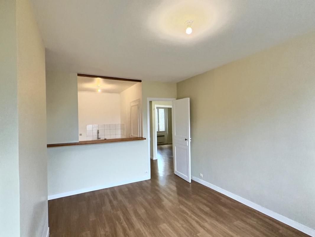 PARIS-15E-ARRONDISSEMENT Paris 15 Secteur Commerce Emile Zola Très agréable 3 pièces avec vue dégagée 2