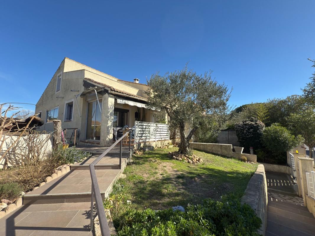 Villa avec appartement et garage à Vias