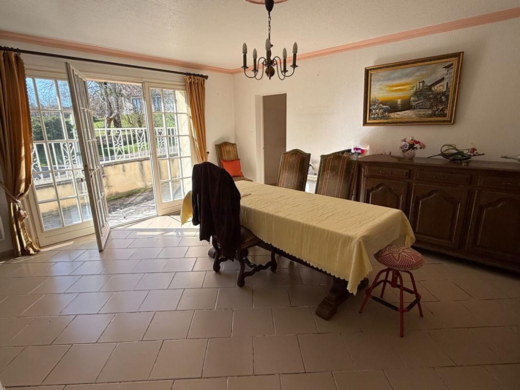 LURCY-LEVIS Immeuble Lurcy Levis 10 pièce(s) 221 m2 3