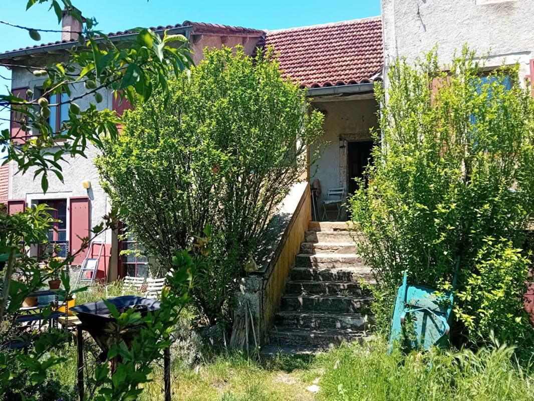 LIMOGNE-EN-QUERCY Maison  6 pièces104 m2 , grange 3