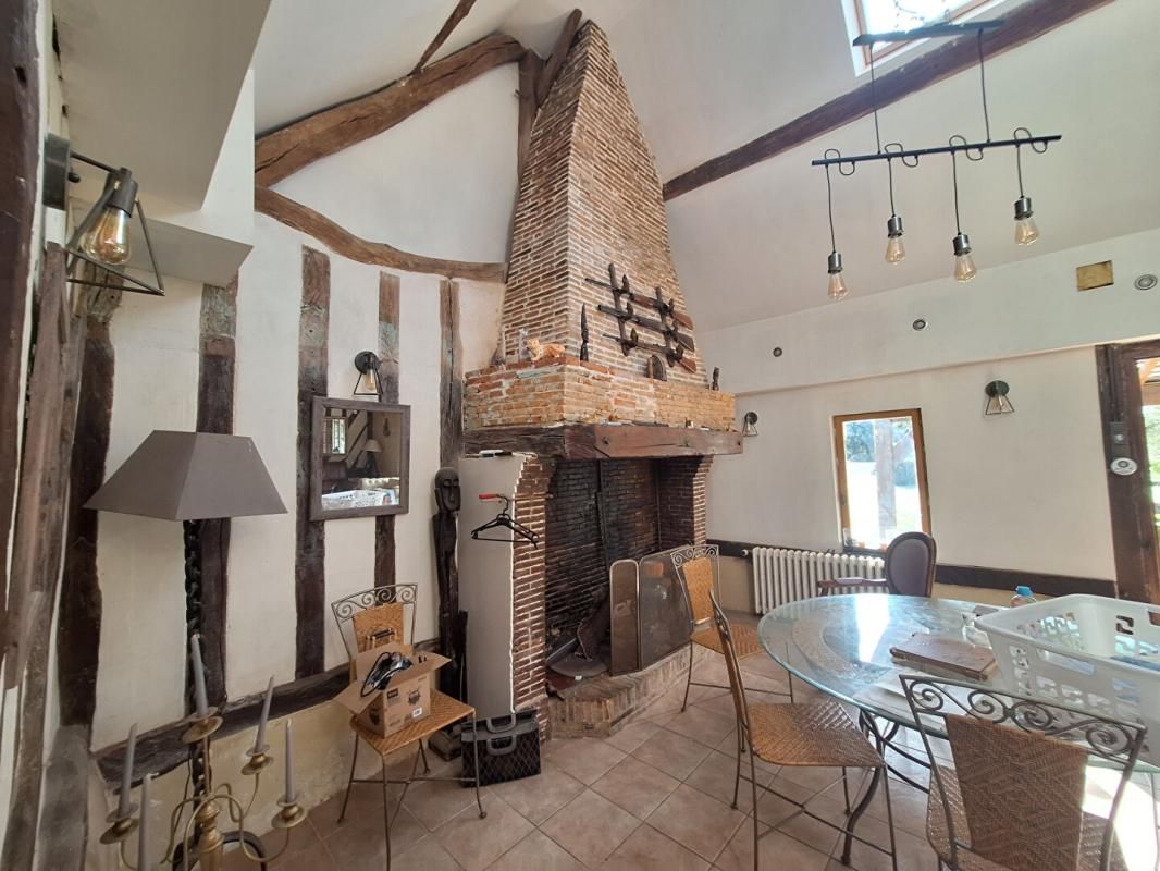 SAINT-GERMAIN-LA-CAMPAGNE Charmante maison ancien pressoir 3