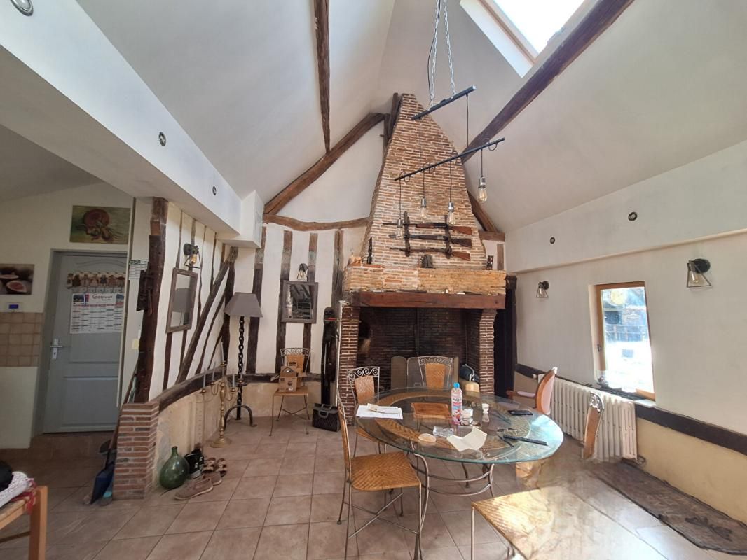 SAINT-GERMAIN-LA-CAMPAGNE Charmante maison ancien pressoir 4