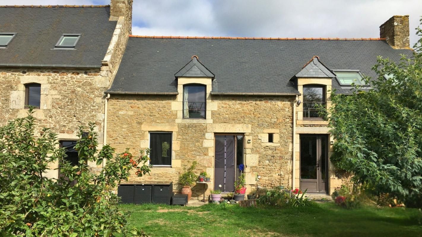 BOURSEUL Longère en pierre rénovée de 265 m² habitables 1