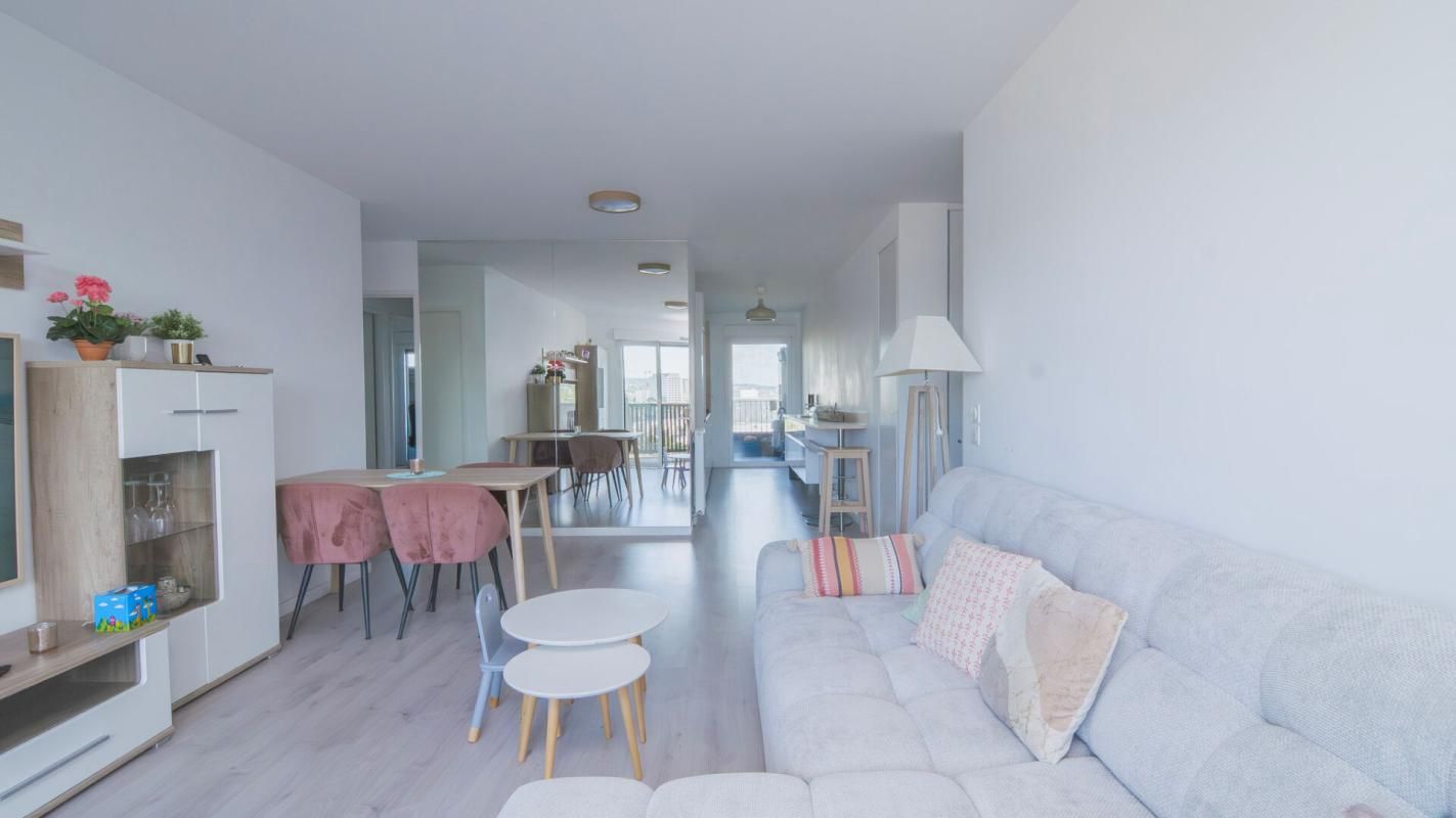 Appartement Nanterre 4 pièce(s) 84.03 m2 avec terrasse et loggia