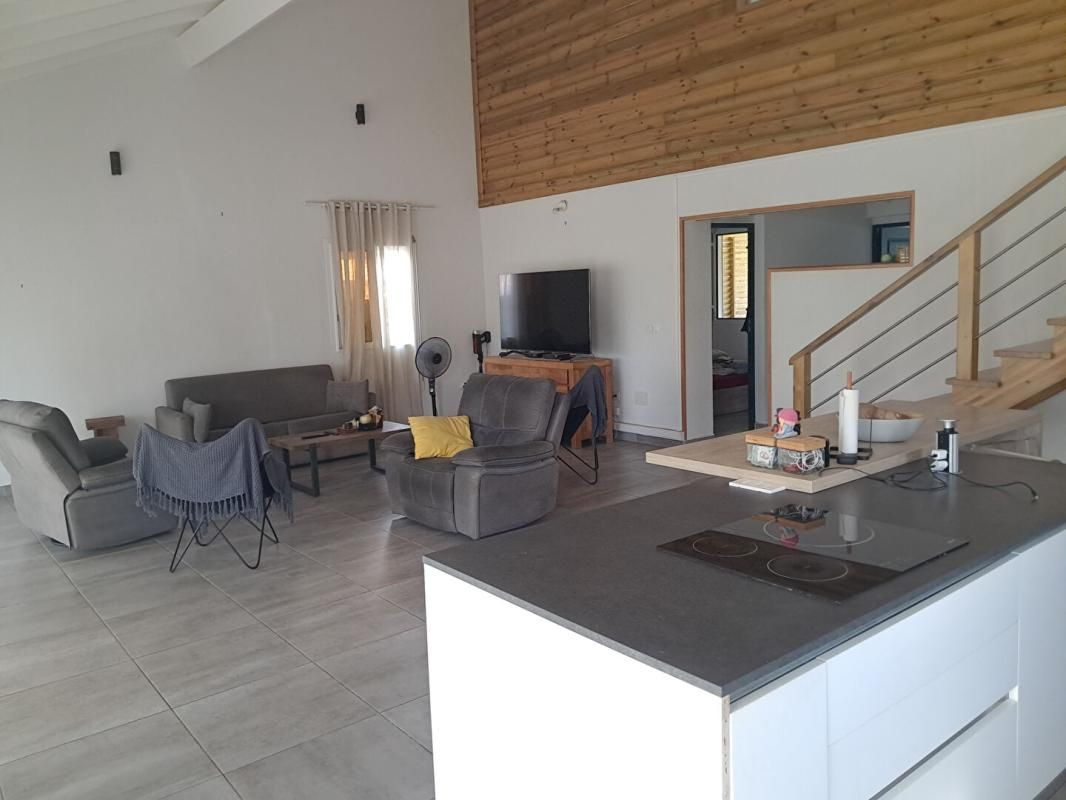 CAPESTERRE-BELLE-EAU Villa 5 pièces 162 m² ? 4 chambres ? Terrain 524 m² ? Capesterre-Belle-Eau (Les Flamboyants) 1