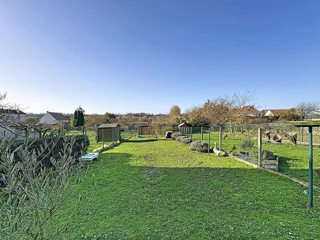 SAINT-MAXIMIN MAISON MITOYENNE - 80M² - 3 CHAMBRES DONT 1 SUITE PARENTALE - 3 PLACES VL - JARDIN - 60740 SAINT MAXIMIN 1