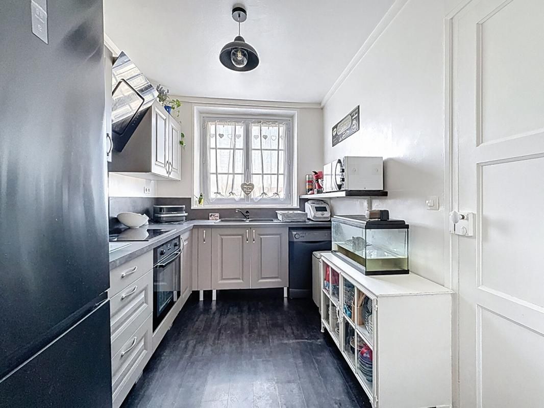 SAINT-MAXIMIN MAISON MITOYENNE - 80M² - 3 CHAMBRES DONT 1 SUITE PARENTALE - 3 PLACES VL - JARDIN - 60740 SAINT MAXIMIN 4