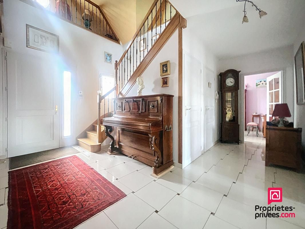 BONNETABLE Secteur Bonnétable, villa contemporaine de 230 m2 avec piscine 2